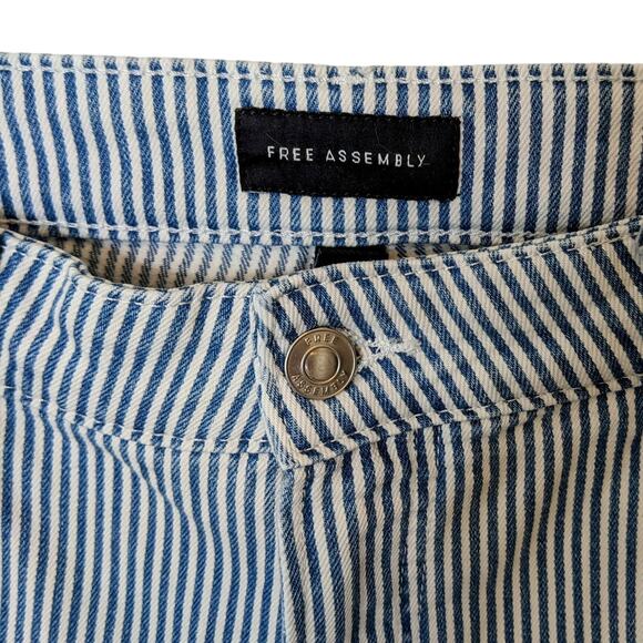 Free Assembly Blue and White Pin Striped 5 Pocket Jean Sz 12 - Picture 3 of 8
